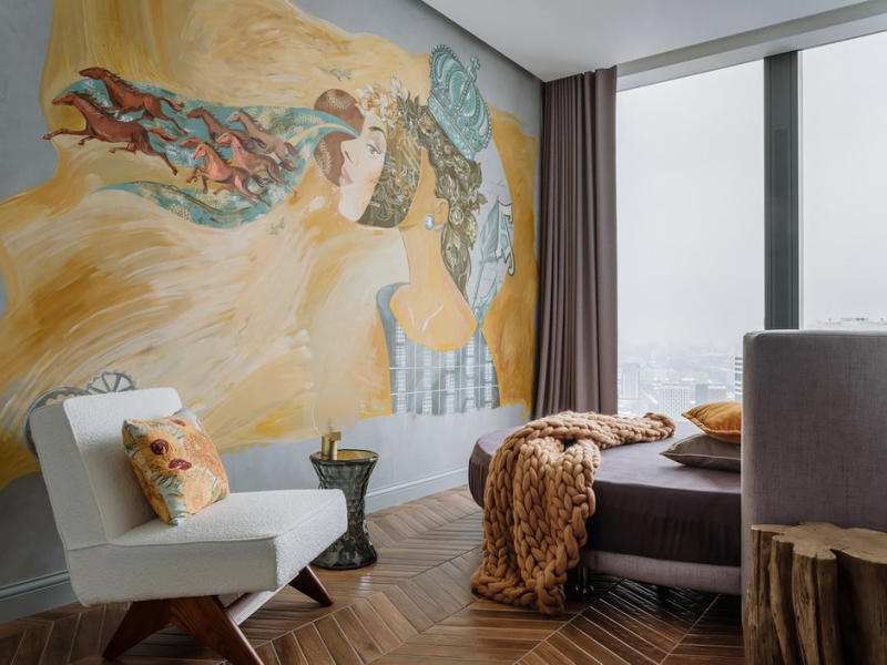 Стильная евродвушка 63 м² с красивой росписью в спальне