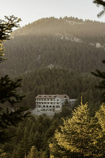 Как из заброшенного санатория в лесу сделали уединенный отель